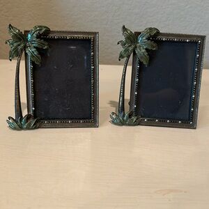 2 small picture frames